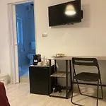 בית הארחה Gatto Bianco Picone 19