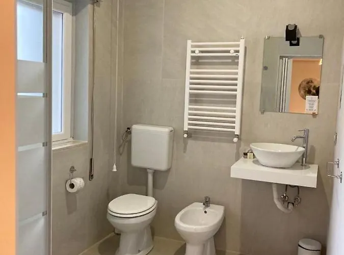 Gatto Bianco Picone 19 בית הארחה 3*