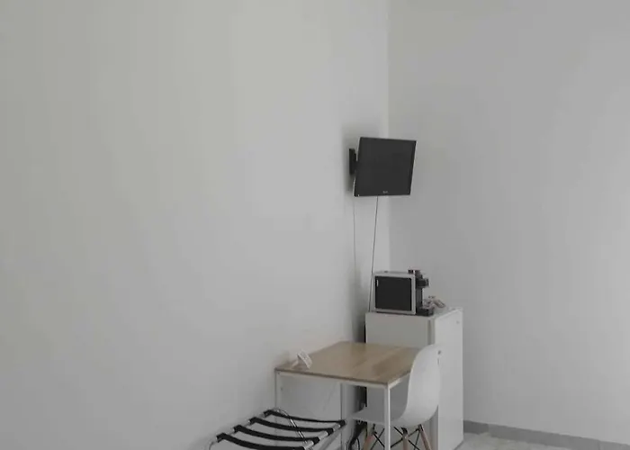 Gatto Bianco Picone 19 3* בארי